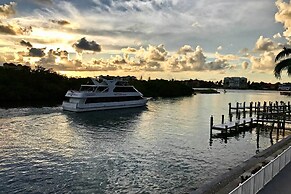 Waterfront Marco Island Retreat w/ Shared Docks