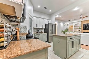 Stunning Thonotosassa Home ~ 7 Mi to Ocean!