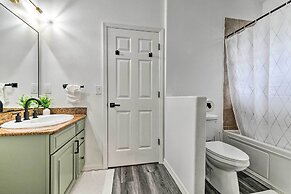 Stunning Thonotosassa Home ~ 7 Mi to Ocean!