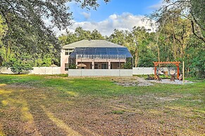 Stunning Thonotosassa Home ~ 7 Mi to Ocean!