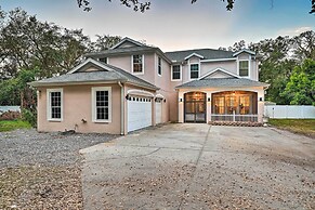 Stunning Thonotosassa Home ~ 7 Mi to Ocean!