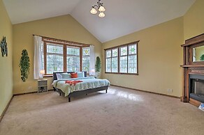 Grand Valrico Home w/ Deck, Fire Pit & Yard!