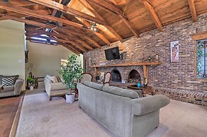 Grand Valrico Home w/ Deck, Fire Pit & Yard!