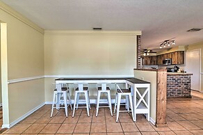 Grand Valrico Home w/ Deck, Fire Pit & Yard!