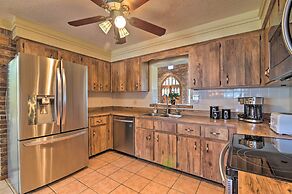 Grand Valrico Home w/ Deck, Fire Pit & Yard!