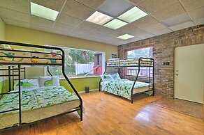 Grand Valrico Home w/ Deck, Fire Pit & Yard!