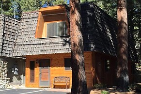 Cozy Incline Village Townhome w/ Private Deck