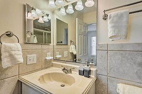 Fort Walton Beach Condo: Walk to Local Beach!