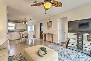 Fort Walton Beach Condo: Walk to Local Beach!