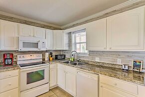 Fort Walton Beach Condo: Walk to Local Beach!