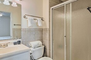 Fort Walton Beach Condo: Walk to Local Beach!