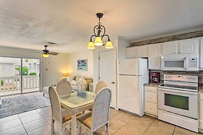 Fort Walton Beach Condo: Walk to Local Beach!