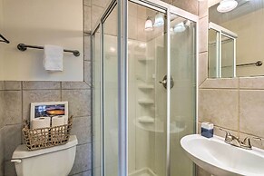 Fort Walton Beach Condo: Walk to Local Beach!