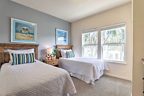 Lucaya Village Townhome w/ Pool, 6 Mi to Disney!