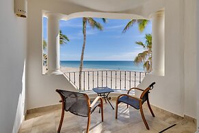 San Jose Del Cabo Oceanfront Condo - Pools & Beach