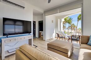 Beachfront Oasis in Cabo w/ Resort Amenities!