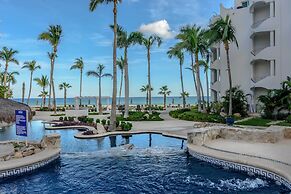 Beachfront Oasis in Cabo w/ Resort Amenities!
