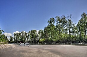 Floating Home on Columbia River w/ Provided Kayaks