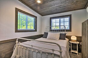 Floating Home on Columbia River w/ Provided Kayaks