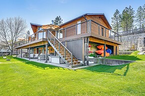 Lakefront Retreat w/ Kayaks, Paddle Boards & Deck!