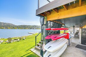 Lakefront Retreat w/ Kayaks, Paddle Boards & Deck!