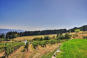 Luxury Home w/ Views - 5 Min to Columbia River