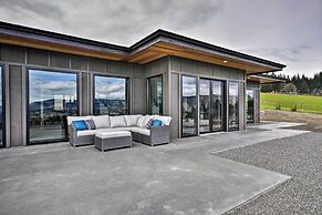 Luxury Home w/ Views - 5 Min to Columbia River
