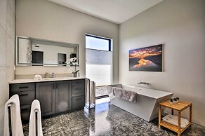 Luxury Home w/ Views - 5 Min to Columbia River