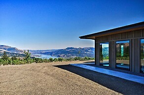 Luxury Home w/ Views - 5 Min to Columbia River