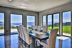 Luxury Home w/ Views - 5 Min to Columbia River