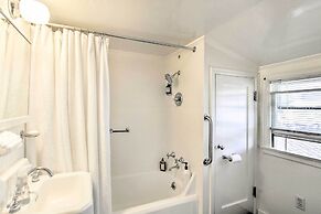 Fire Pit, Views & Beach Access: Waterfront Escape!