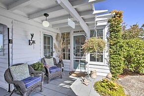 Waterfront Puget Sound Retreat: Steps to Beach!