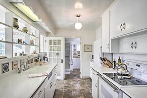 Fire Pit, Views & Beach Access: Waterfront Escape!