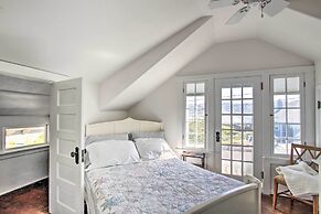 Waterfront Puget Sound Retreat: Steps to Beach!