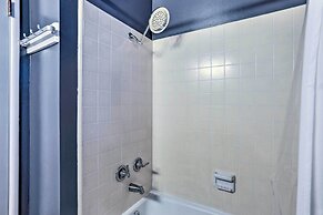 Modern & Unique Cabin With Deck by Lake Gregory!