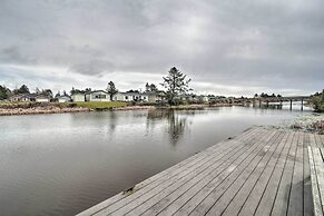 Waterfront Vacation Rental in Ocean Shores