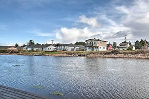 Waterfront Vacation Rental in Ocean Shores