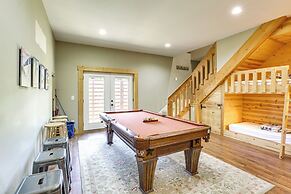 Family Cabin w/ Private Hot Tub & Views in Boone!