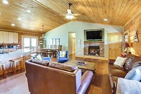 Family Cabin w/ Private Hot Tub & Views in Boone!