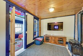 0601: Downtown Salida Cottage w/ Fireplace + Yard