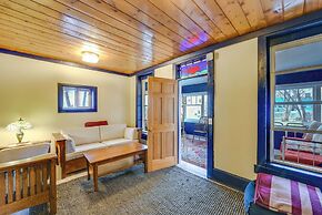 0601: Downtown Salida Cottage w/ Fireplace + Yard