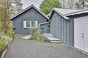 3 Mi to Grandfather Mountain Park: Cottage w/ Deck