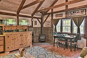 3 Mi to Grandfather Mountain Park: Cottage w/ Deck