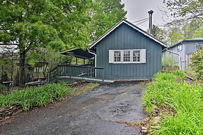3 Mi to Grandfather Mountain Park: Cottage w/ Deck