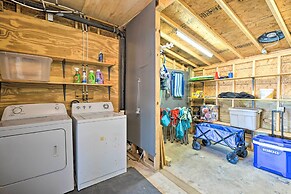 Carefree Coastal Getaway - Walk to Long Beach