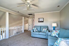 Carefree Coastal Getaway - Walk to Long Beach