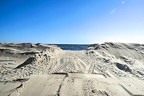 Carefree Coastal Getaway - Walk to Long Beach