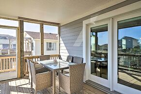 Carefree Coastal Getaway - Walk to Long Beach