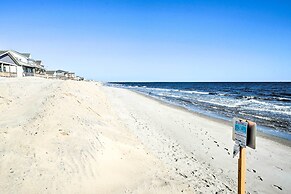 Carefree Coastal Getaway - Walk to Long Beach