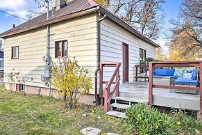 High-end & Homey Family Abode: Walk Downtown!